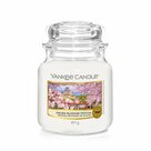 Yankee Candle Sakura Blossom Festival mittlere Duftkerze im Glas (411g)